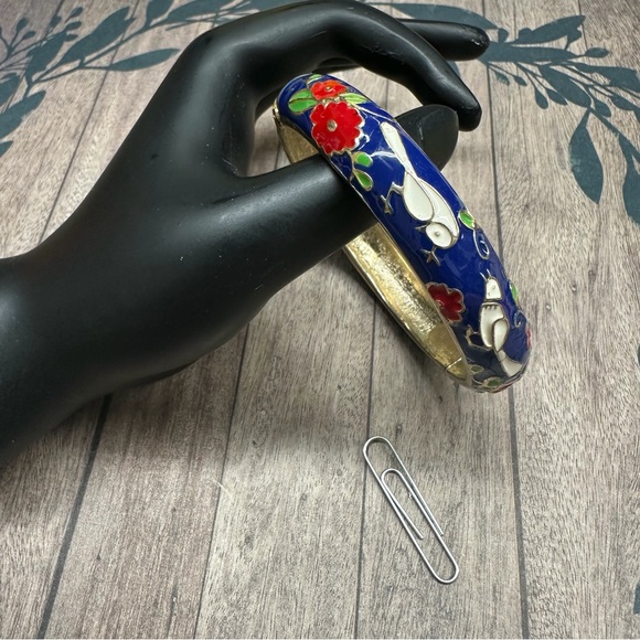 Jewelry - Gold Blue‎ Red White Enameled Hinged Bird Flower Bangle B7